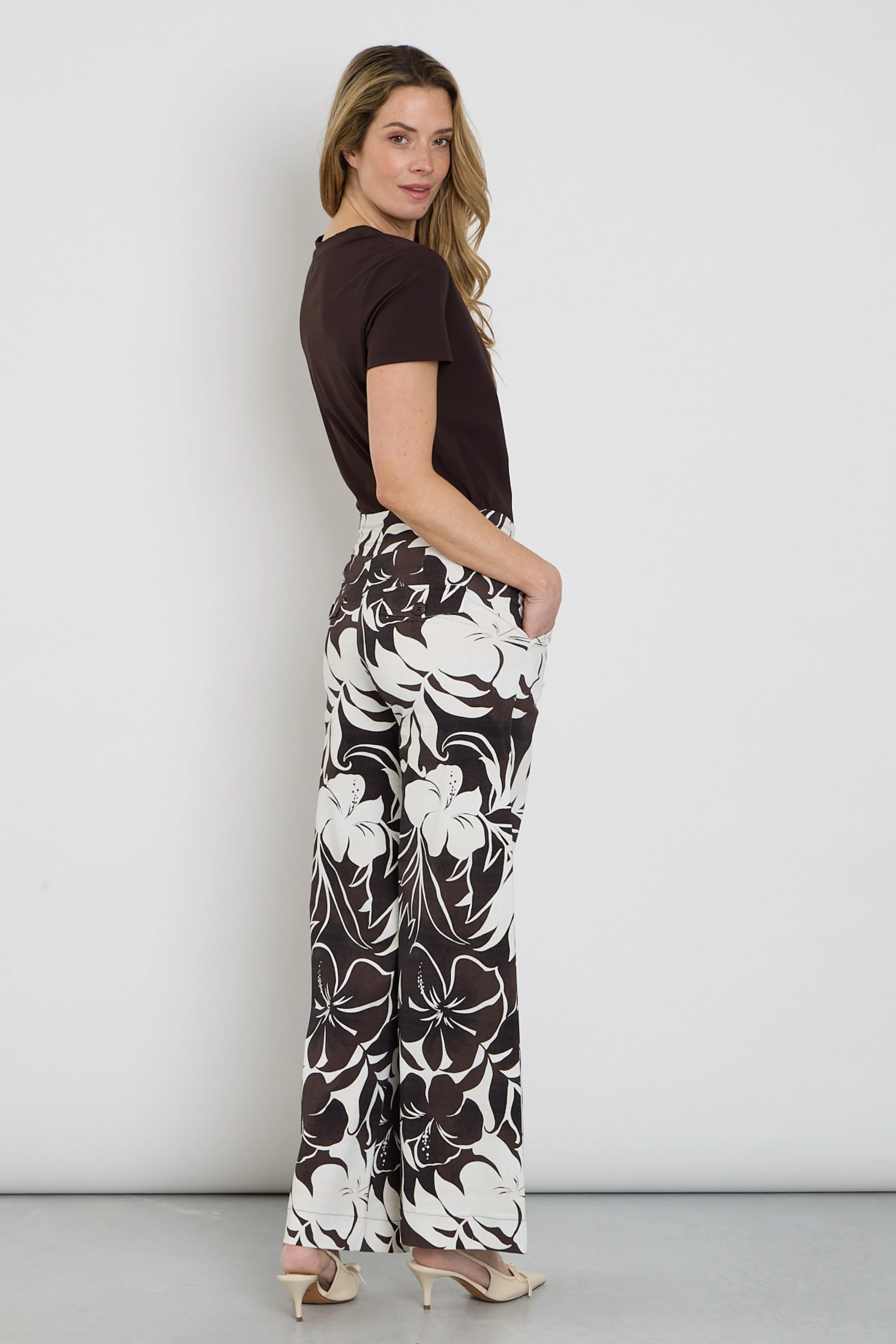 Travel Broek Tropical Hibiscus Print Espresso 202433 - Image 4